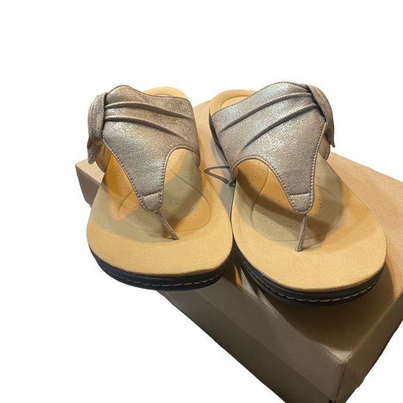 Clarks Laurieann Rae Women's Sandal Size 12W WIDE Taupe Metallic Comfort Thong - Picture 4 of 13
